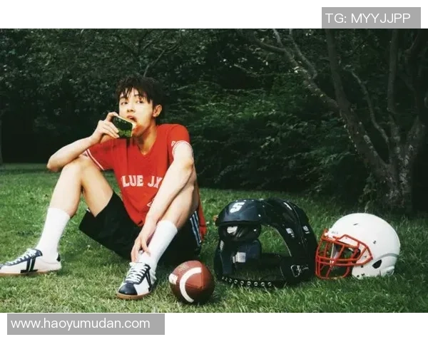 时尚运动风潮来袭足球明星同款短裤让你轻松打造运动魅力造型